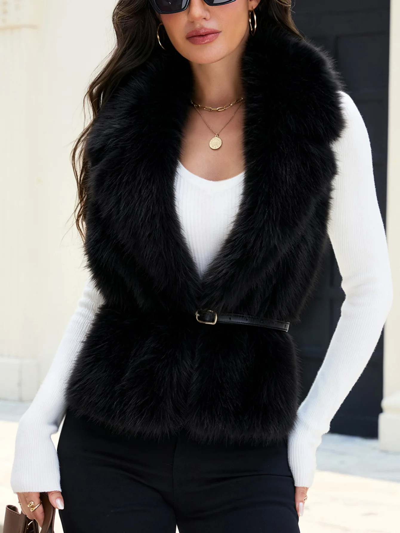 Women's Faux Fur Shawl Fox Fur Imitation Eco-Friendly Winter Scarf Luxury Style for Warmth And Fashion Accessory