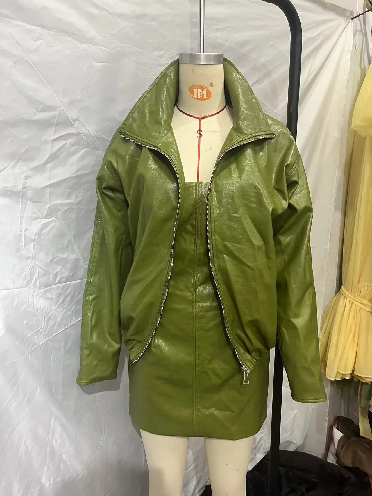 Green PU leather jacket women's autumn 2025 new item small and short motorcycle jacket top