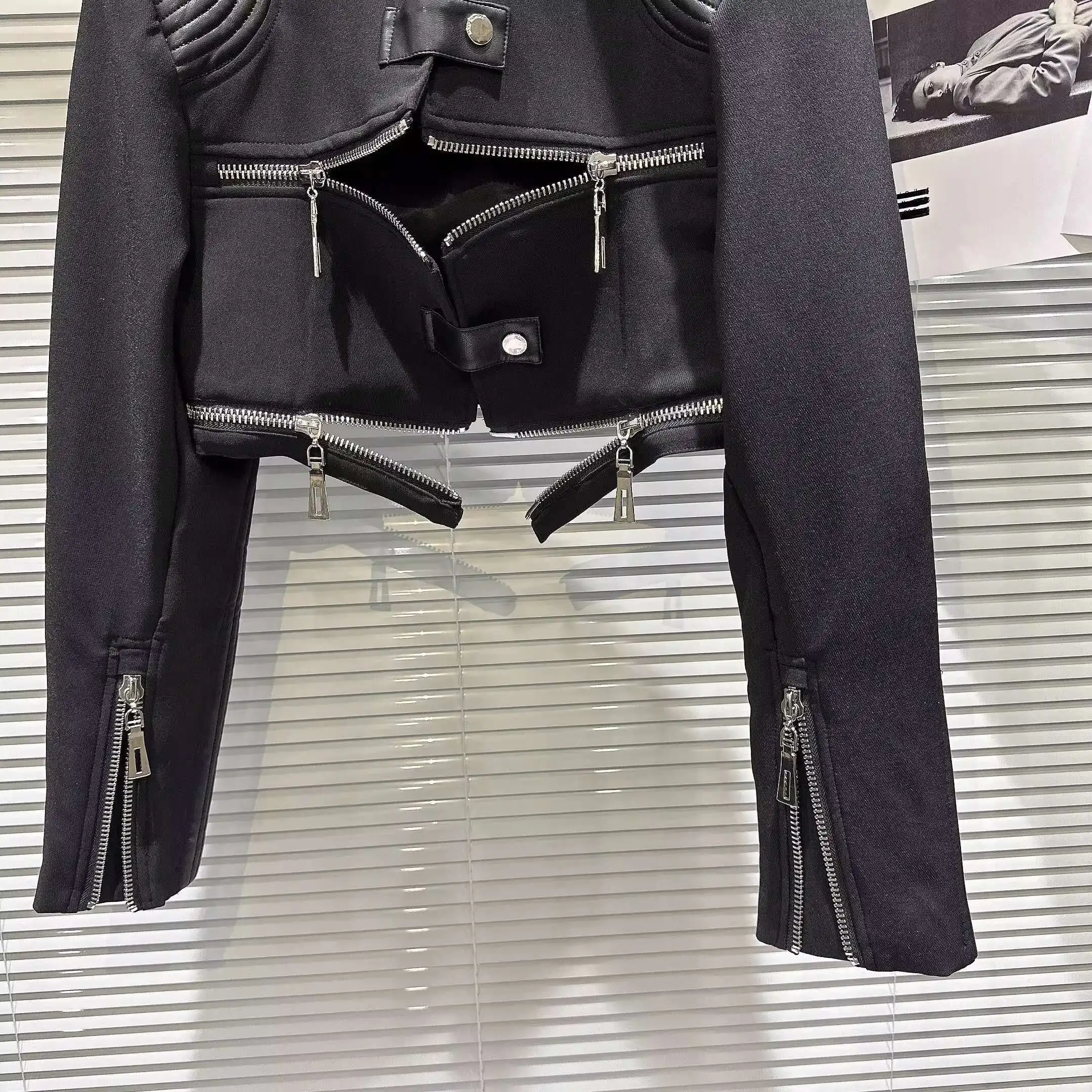 DEAT 2024 Autumn Fashion Zipper Design Stand Collar PU Leather Coat For Women Long Sleeve O-neck Shoulder Pad Jacket 11XX6865