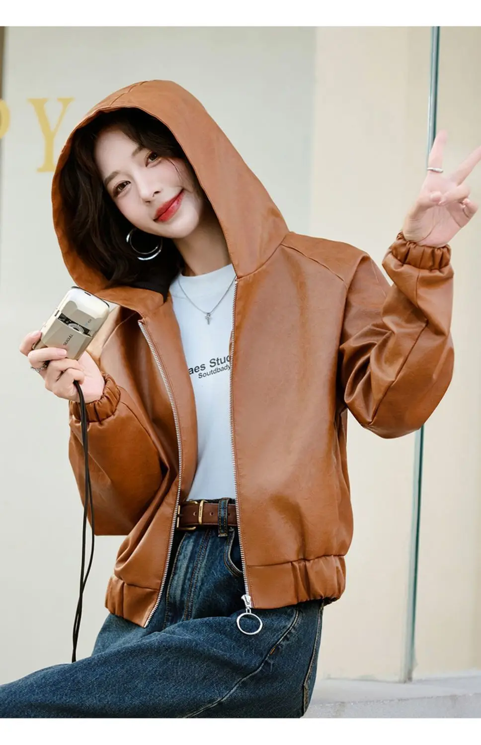 Short Leather Jacket Women's Hooded 2026 New Popular Autumn And Winter PU Leather Jacket With Thick Fleece Coat Fashionable Top