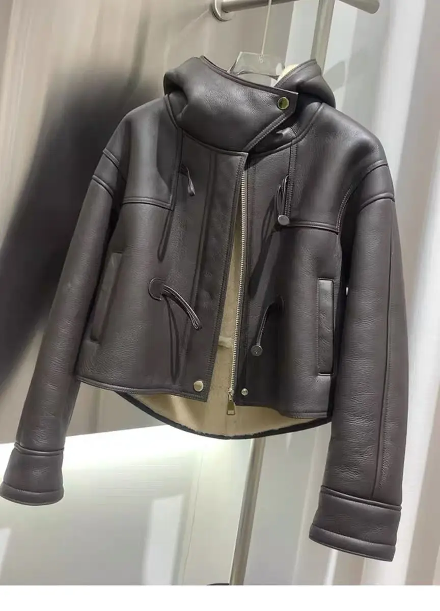 2026 New Autumn Winter Moto Lambswool Jacket Outwear Women's Wear Corner Buckle Loose Short Hooded Warm Leather Jacket Tops