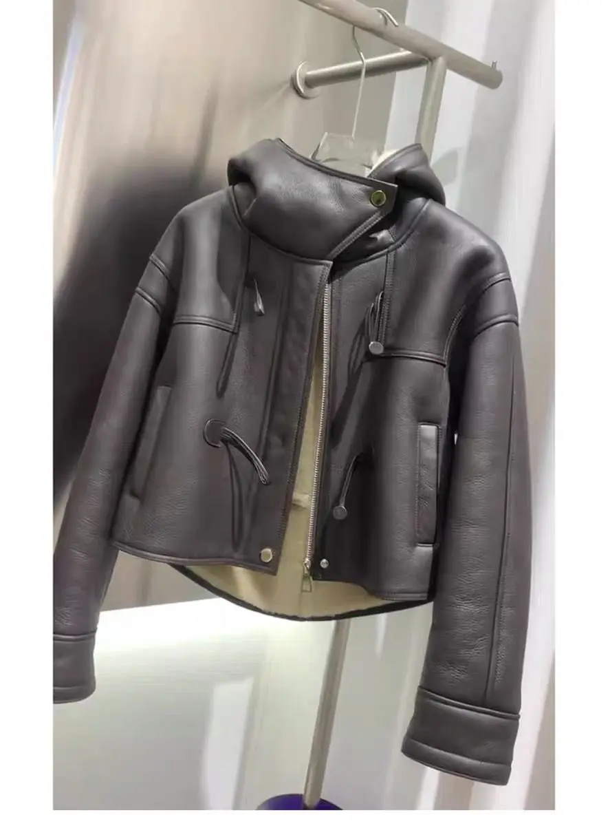 2026 New Autumn Winter Moto Lambswool Jacket Outwear Women's Wear Corner Buckle Loose Short Hooded Warm Leather Jacket Tops