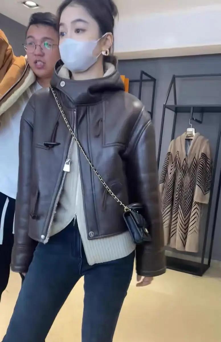 2026 New Autumn Winter Moto Lambswool Jacket Outwear Women's Wear Corner Buckle Loose Short Hooded Warm Leather Jacket Tops