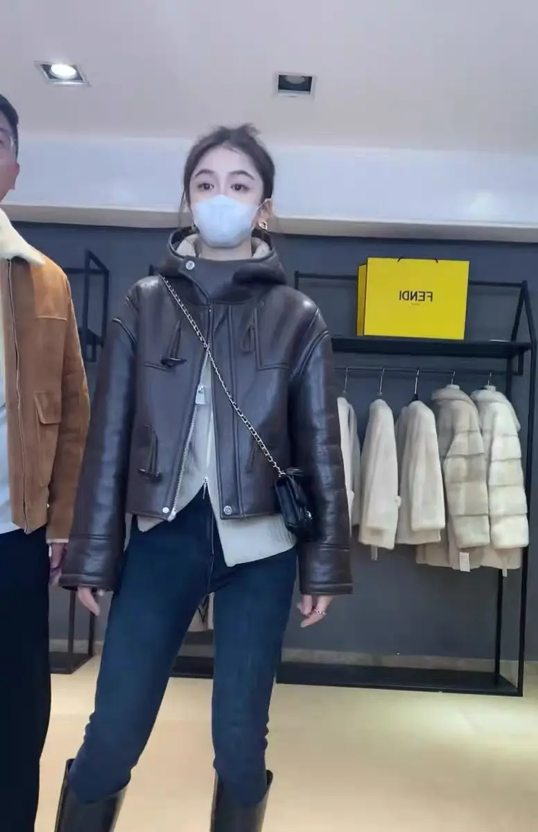 2026 New Autumn Winter Moto Lambswool Jacket Outwear Women's Wear Corner Buckle Loose Short Hooded Warm Leather Jacket Tops