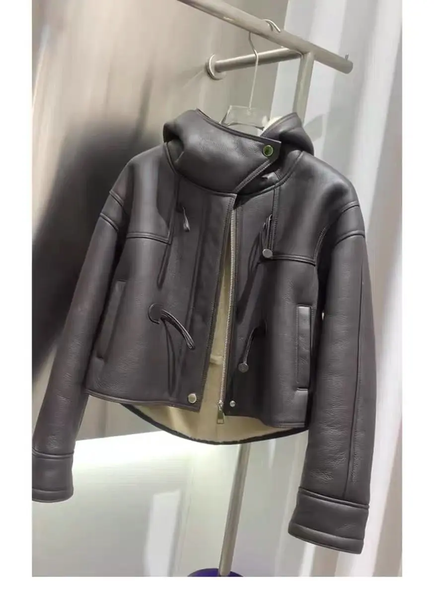 2026 New Autumn Winter Moto Lambswool Jacket Outwear Women's Wear Corner Buckle Loose Short Hooded Warm Leather Jacket Tops