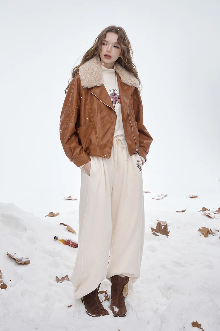 ELFSACK 2025 Winter New Arrivals Y2K Vintage Chic Layered Lapel Faux Leather Short Jacket For Women