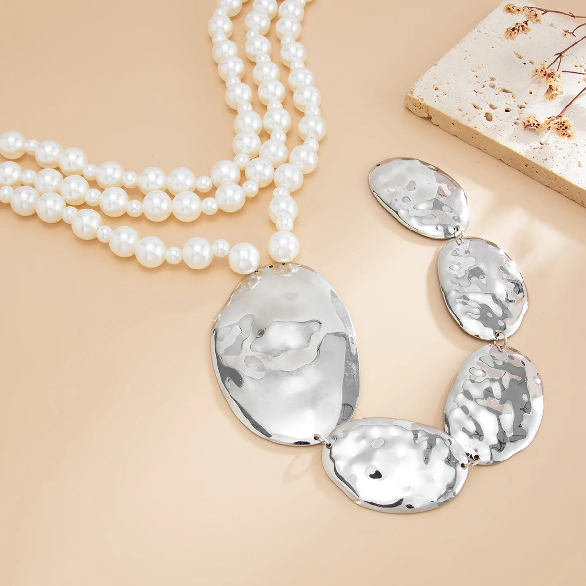 Ingemark Exaggeration Irregular Big Ellipse Pendant Necklace Women Boho Elegant Imitation Pearl Choker Chain Party Jewelry Gift