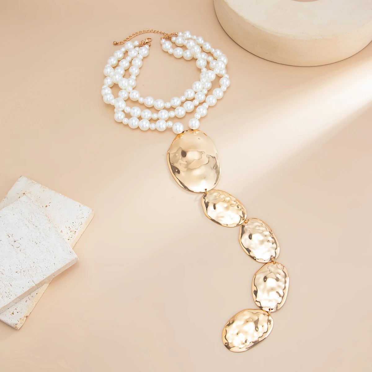 Ingemark Exaggeration Irregular Big Ellipse Pendant Necklace Women Boho Elegant Imitation Pearl Choker Chain Party Jewelry Gift