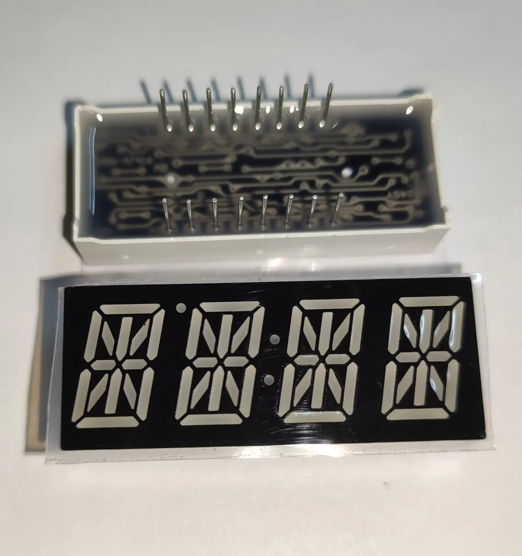 0.47 INCH 47416TCGH1YA SMAE AS COM-21212 Display Module LED Characters Green 14 Segments Alphanumeric 4 Characters Common Anode