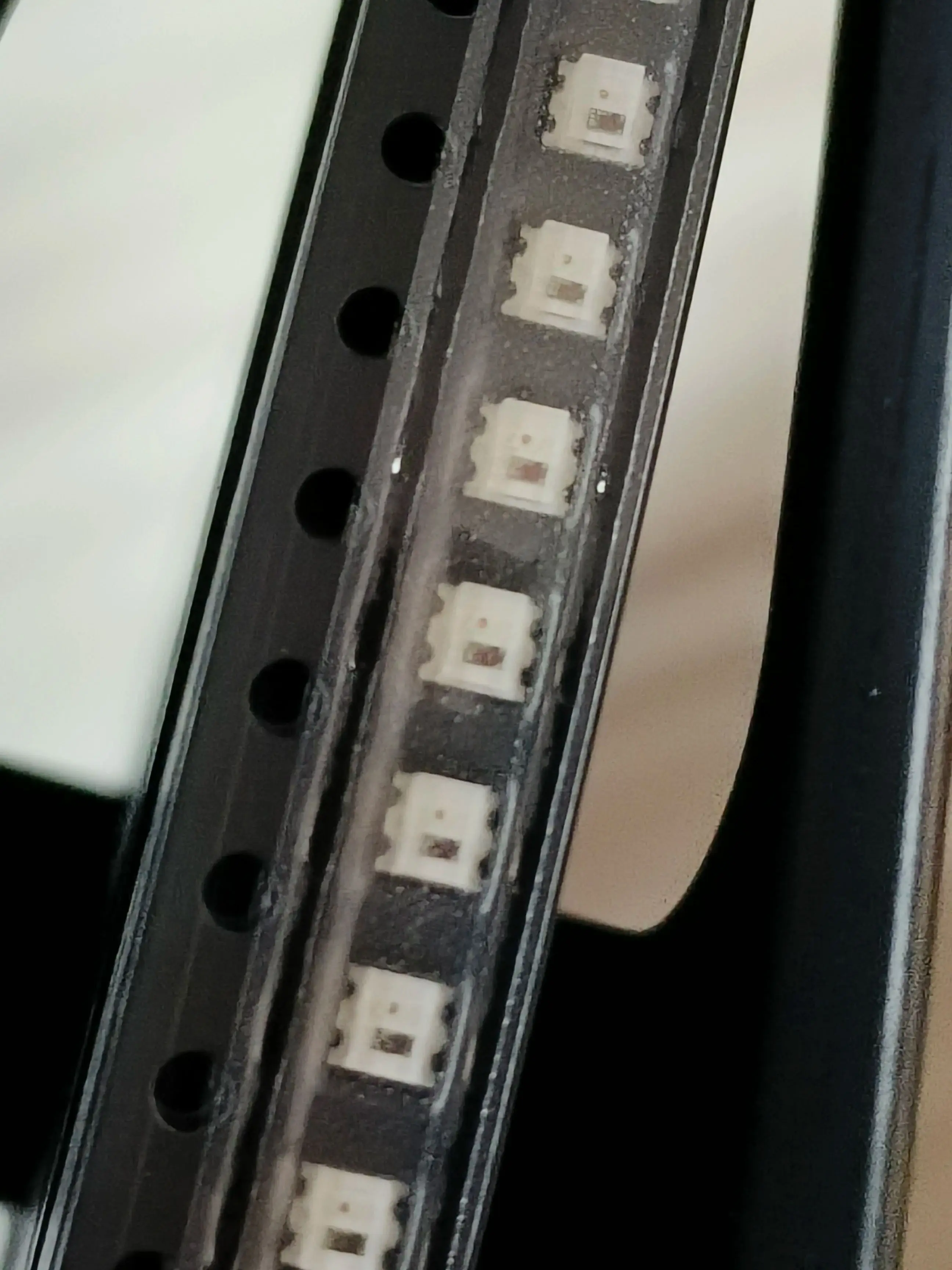 20/100pcs WS2812B-2020 SMD 2020 Mini LED Chip Addressable Digital RGB Full Color LED Chip LED Discrete Serial Red, Green, Blue
