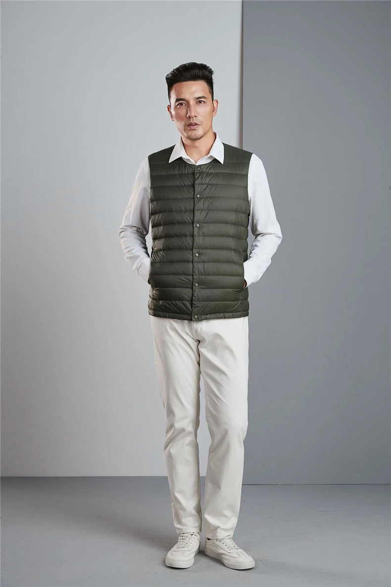 2026 New men's Sleeveless Puffer Jacket Spring Winter men 90% White Duck Down Ultra Lightweight Packable Warm Down Liner Vest