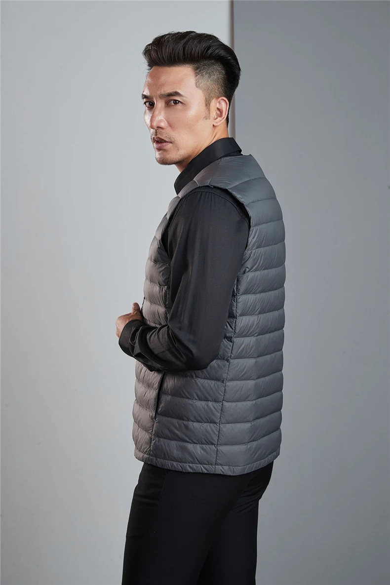 2026 New men's Sleeveless Puffer Jacket Spring Winter men 90% White Duck Down Ultra Lightweight Packable Warm Down Liner Vest