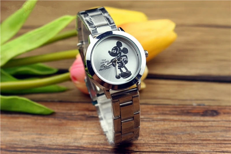 2024 Anime figure Steel Mickey Mouse Minnie Kids Student Cartoon Watch Aolly Steel Quartz Watches Clock for Boys Girls Gift