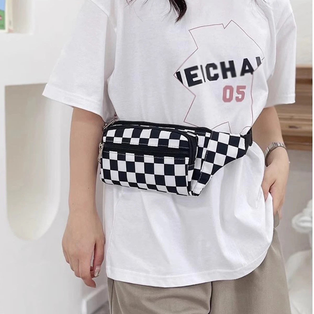 Large Capacity Waterproof Outdoor Sports Waist Bag Men's and Women's Black and White Plaid Mobile Phone Bag Student Waist Bag