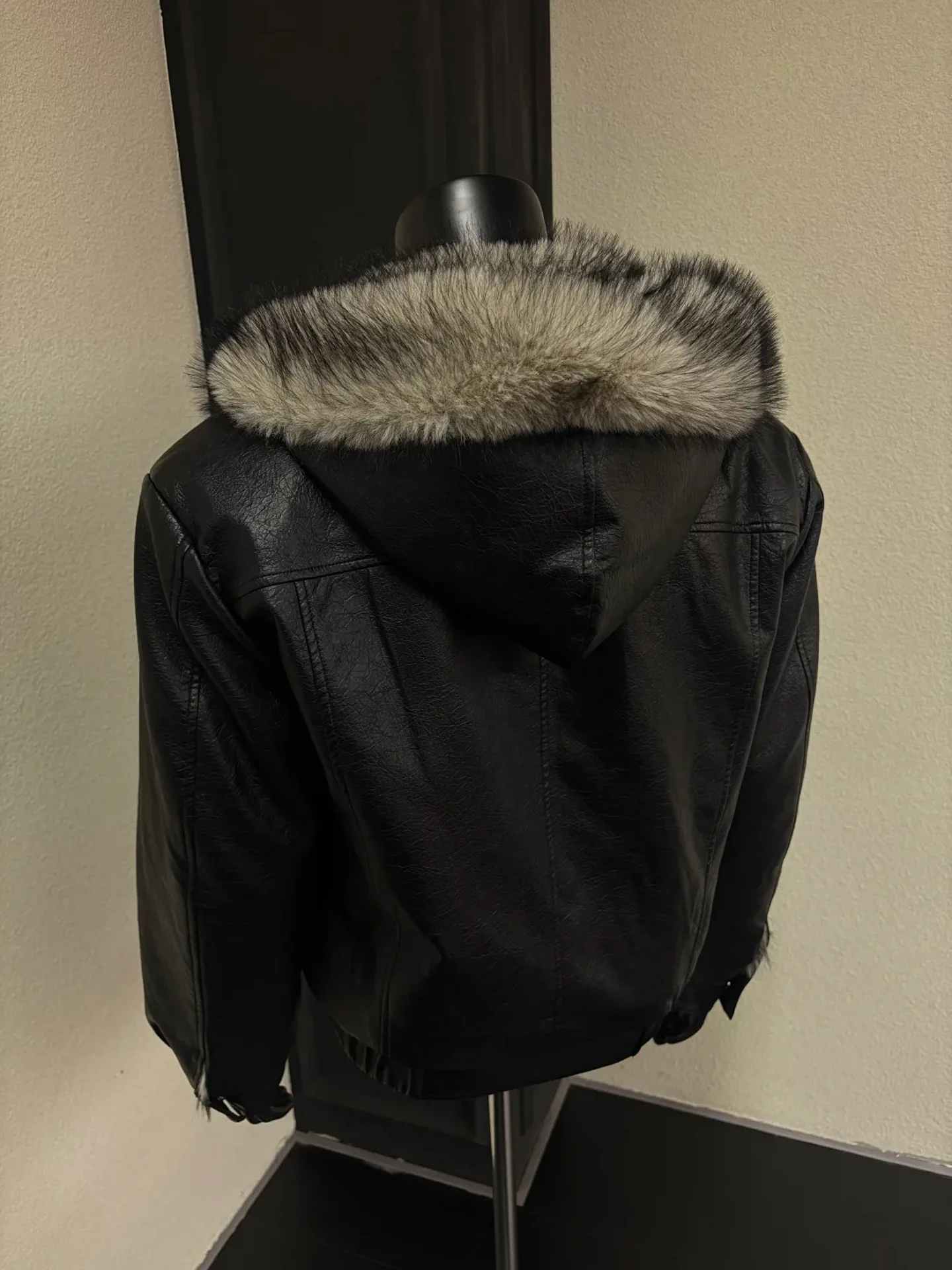 Rhinestone Rivet Faux Fur Liner Pu Leather Winter Jacket Man Woman Thickened Warmer Fur Collar Hooded Winter Furry Coat