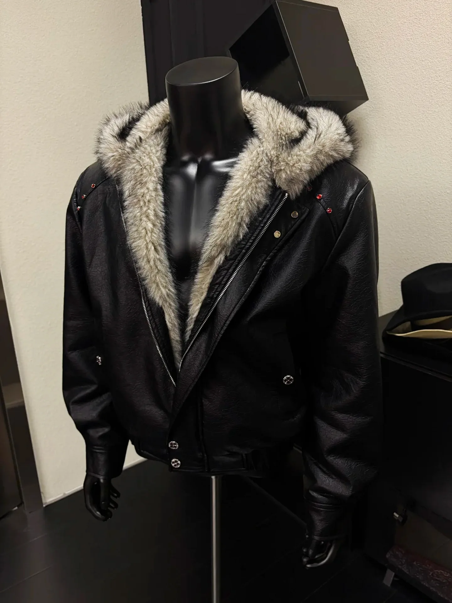 Rhinestone Rivet Faux Fur Liner Pu Leather Winter Jacket Man Woman Thickened Warmer Fur Collar Hooded Winter Furry Coat