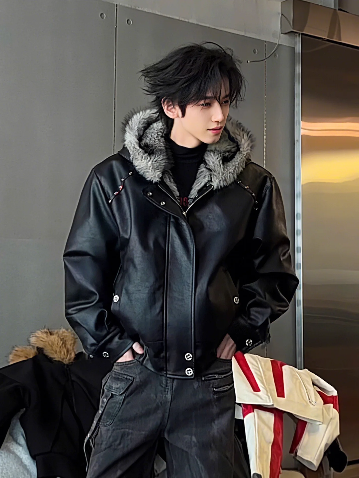 Rhinestone Rivet Faux Fur Liner Pu Leather Winter Jacket Man Woman Thickened Warmer Fur Collar Hooded Winter Furry Coat