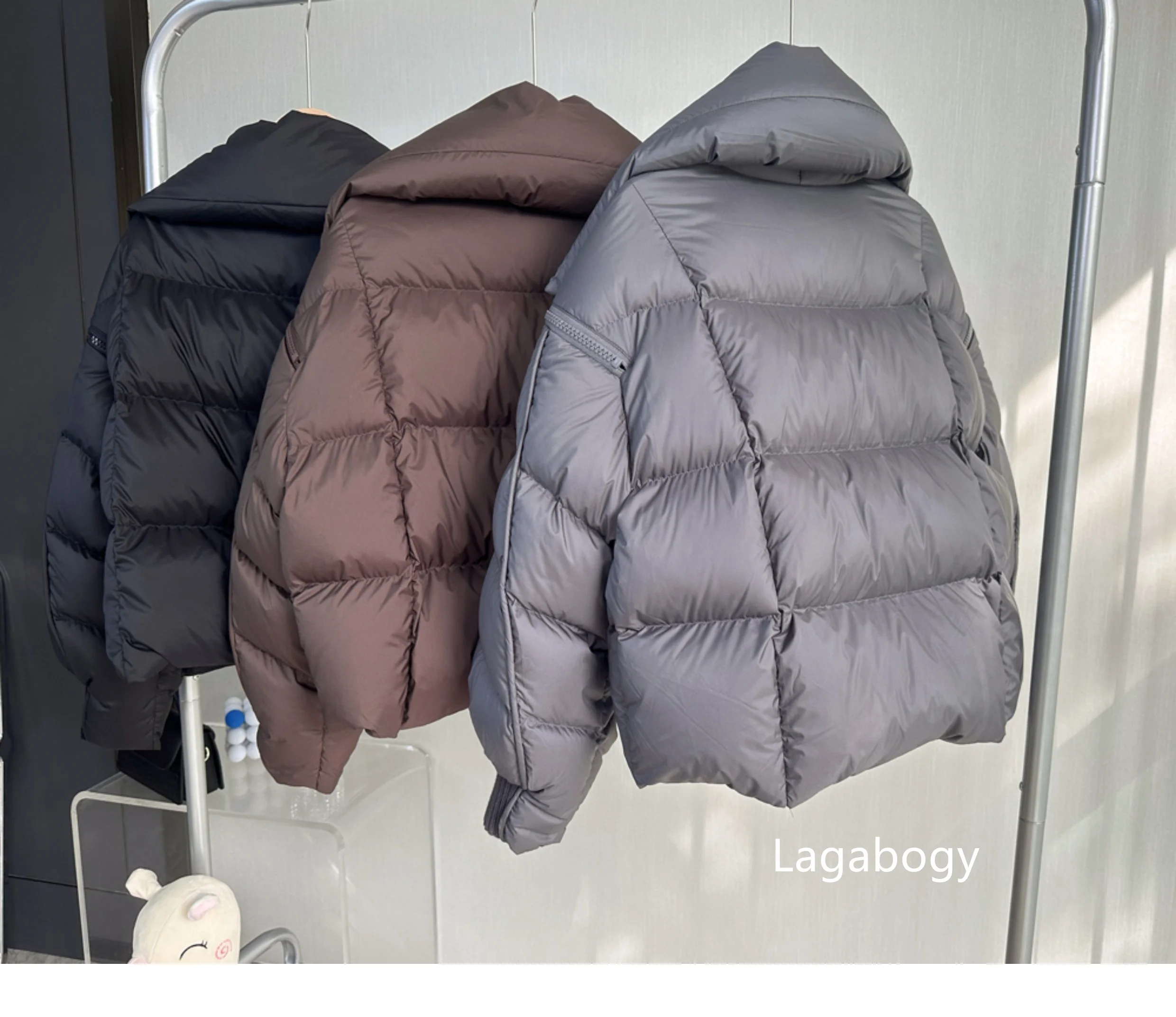 Lagabogy 2025 Winter Puffer Jacket Women Short 90% White Duck Down Coat Female Streetwear Warm Parkas Removable Sleeves Outwear