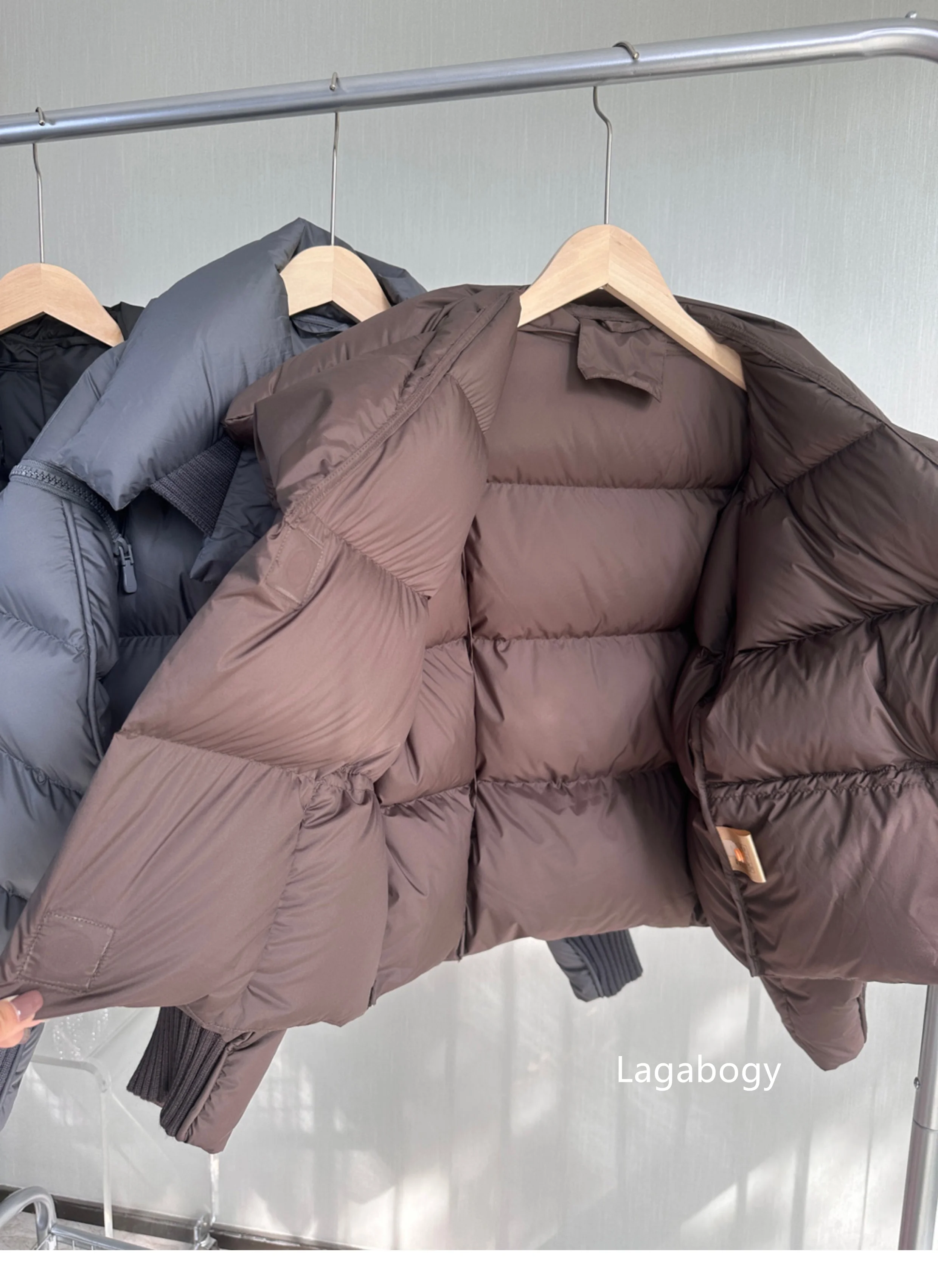 Lagabogy 2025 Winter Puffer Jacket Women Short 90% White Duck Down Coat Female Streetwear Warm Parkas Removable Sleeves Outwear