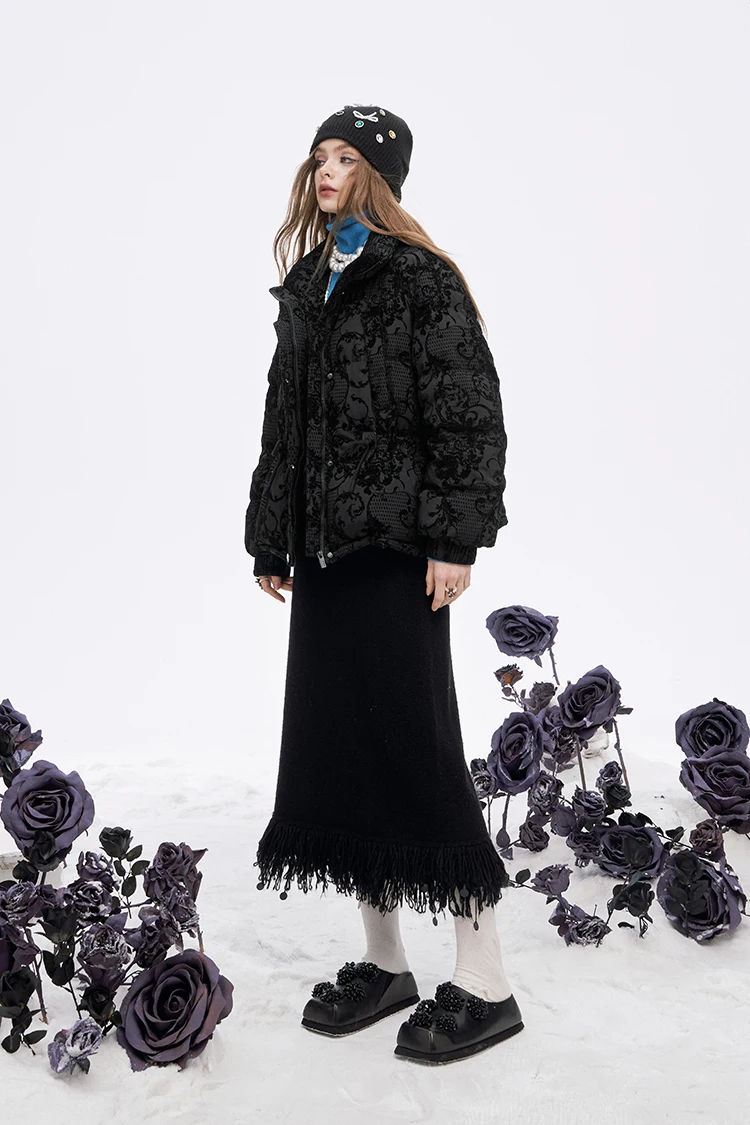 ELFSACK 2025 Puffy Down Coat Women Jacquard Embroidery Waist Gathered Gothic Royal Vintage Y2K Winter Long Puffer Jacket