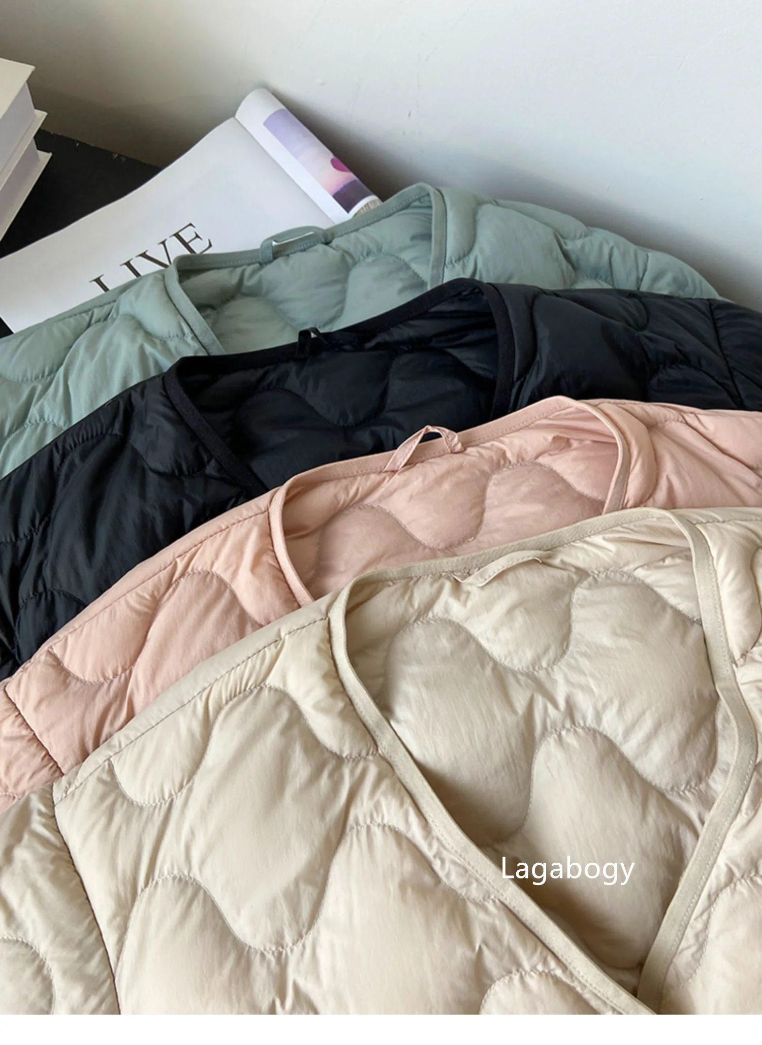 Lagabogy 2025 New Autumn Winter Warm Puffer Coat Women Light Thin 90%White Duck Down Jacket Female Short Single Breasted Outwear