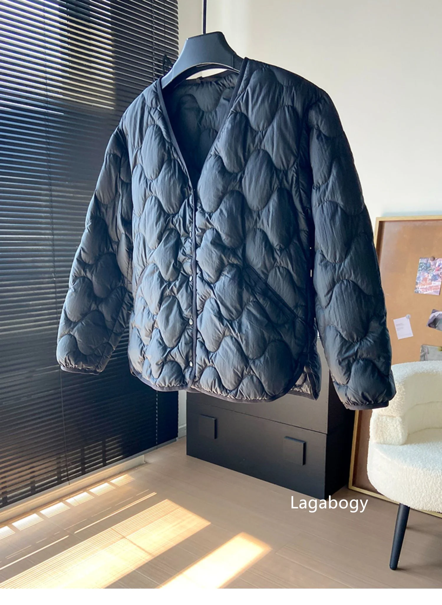 Lagabogy 2025 New Autumn Winter Warm Puffer Coat Women Light Thin 90%White Duck Down Jacket Female Short Single Breasted Outwear