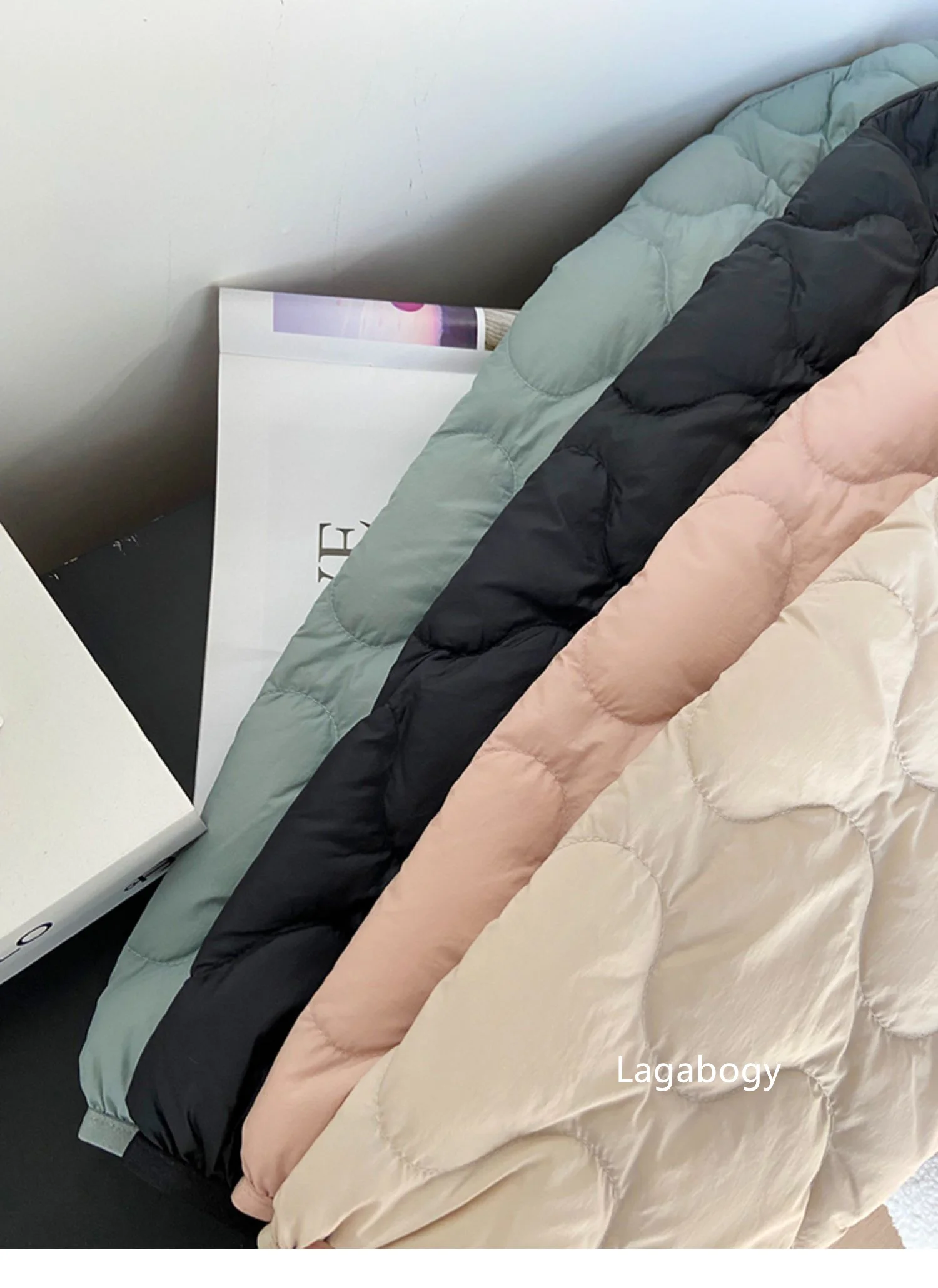 Lagabogy 2025 New Autumn Winter Warm Puffer Coat Women Light Thin 90%White Duck Down Jacket Female Short Single Breasted Outwear