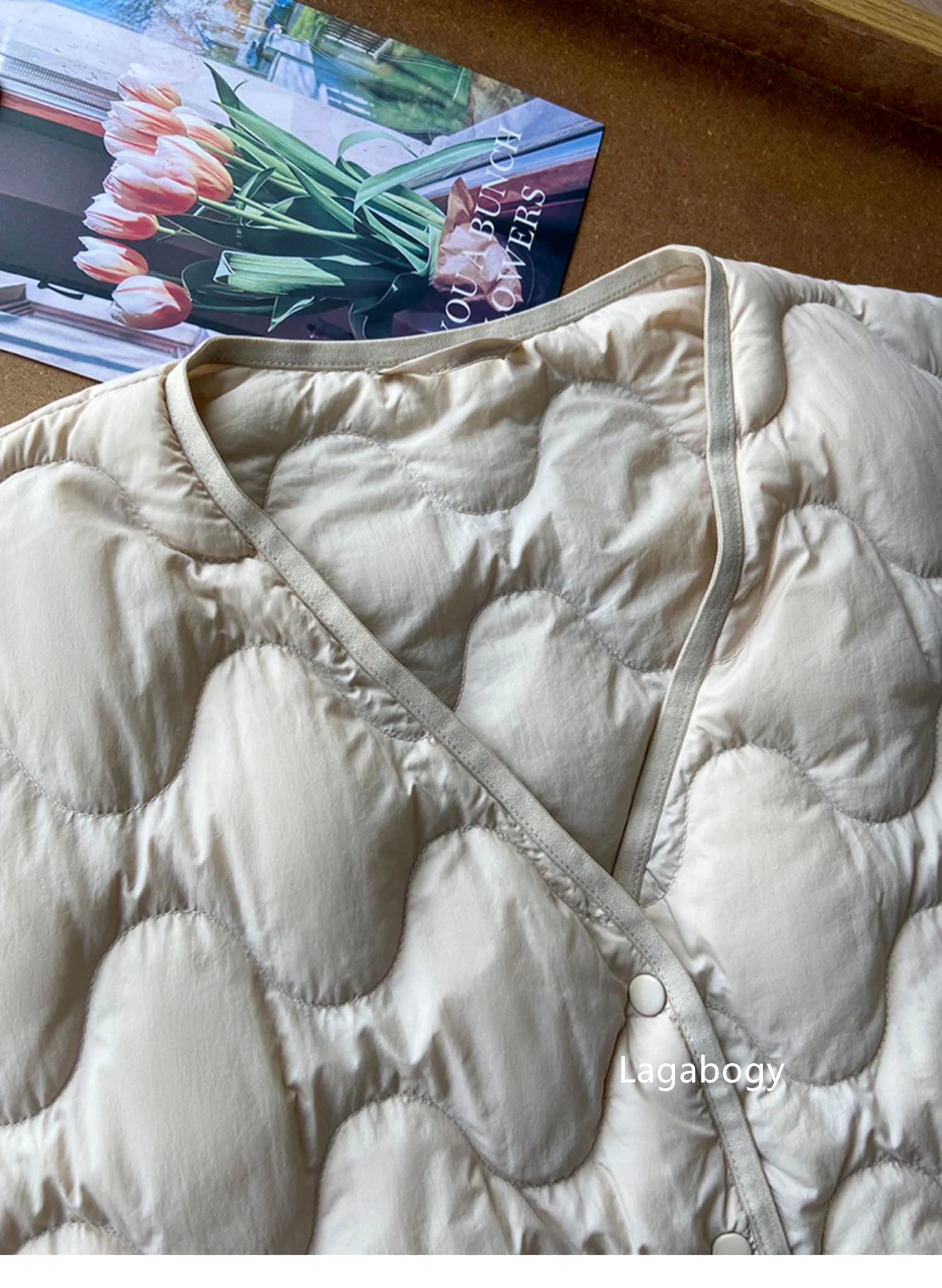 Lagabogy 2025 New Autumn Winter Warm Puffer Coat Women Light Thin 90%White Duck Down Jacket Female Short Single Breasted Outwear