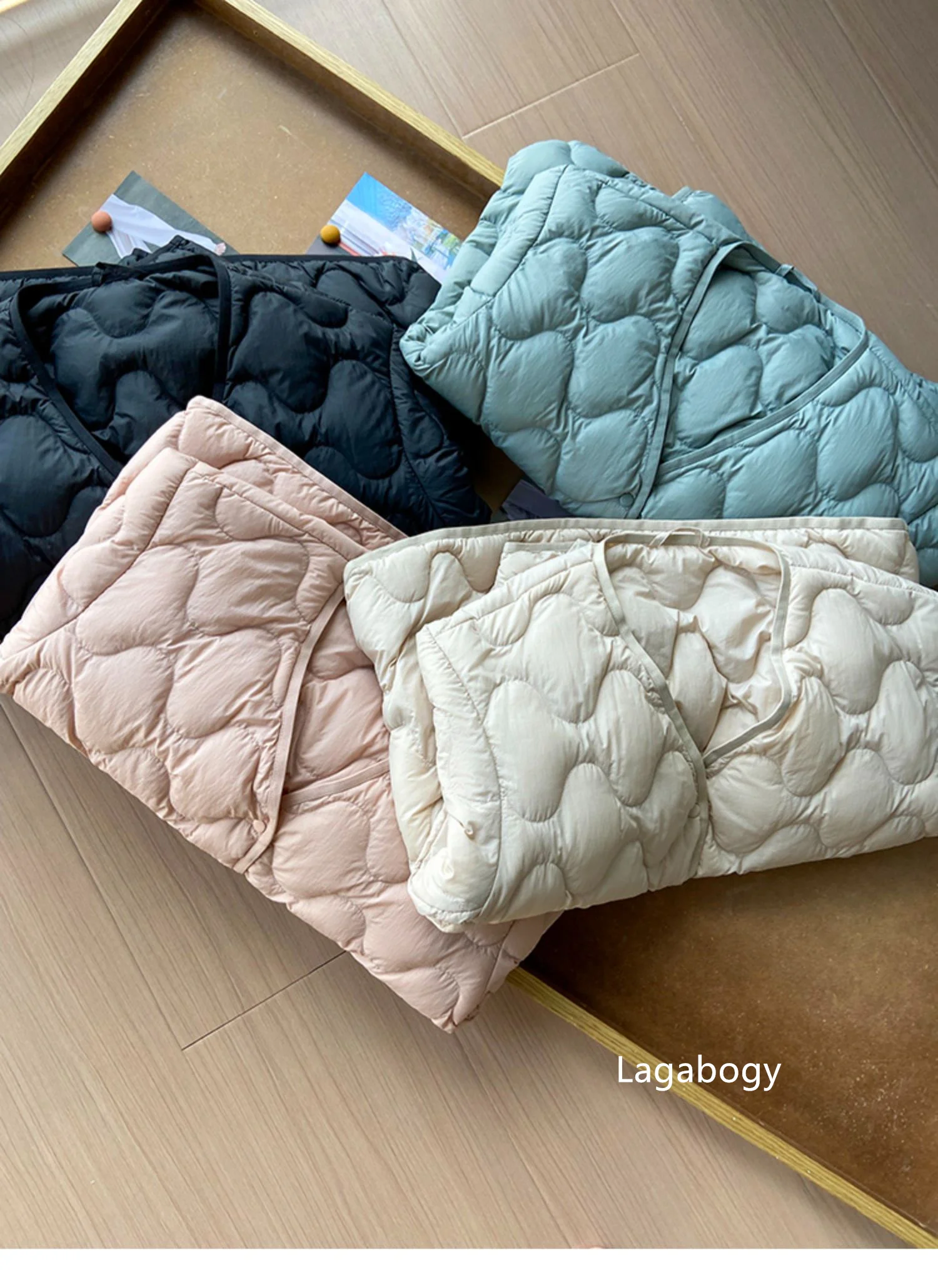 Lagabogy 2025 New Autumn Winter Warm Puffer Coat Women Light Thin 90%White Duck Down Jacket Female Short Single Breasted Outwear