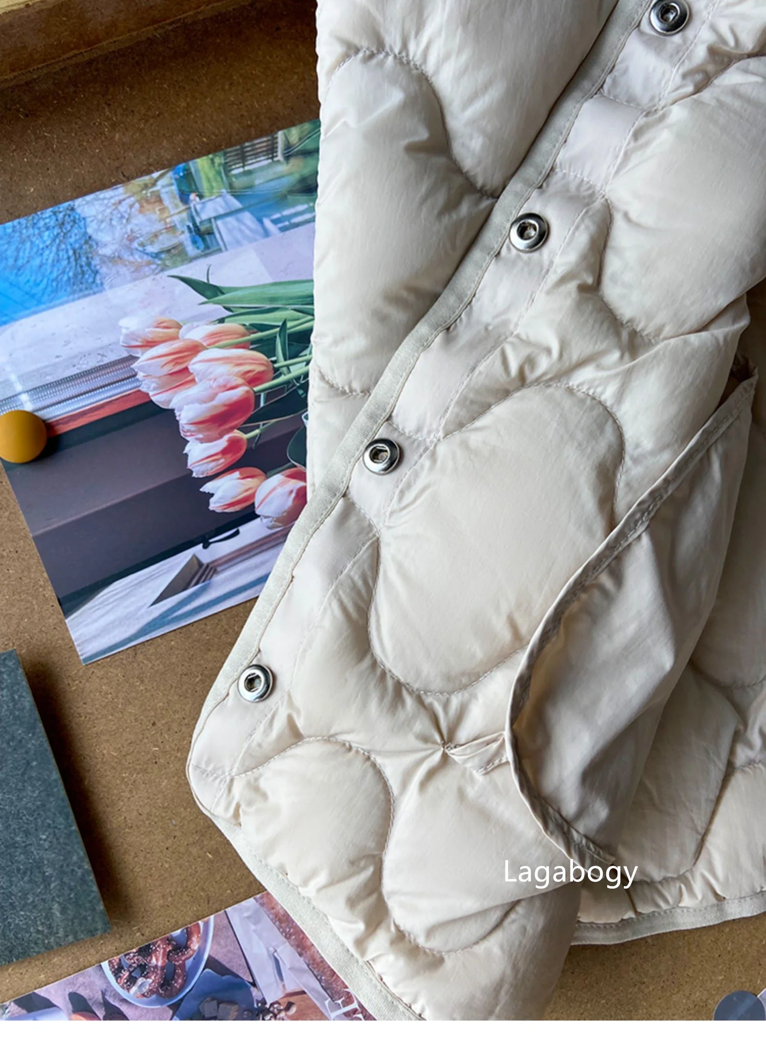 Lagabogy 2025 New Autumn Winter Warm Puffer Coat Women Light Thin 90%White Duck Down Jacket Female Short Single Breasted Outwear