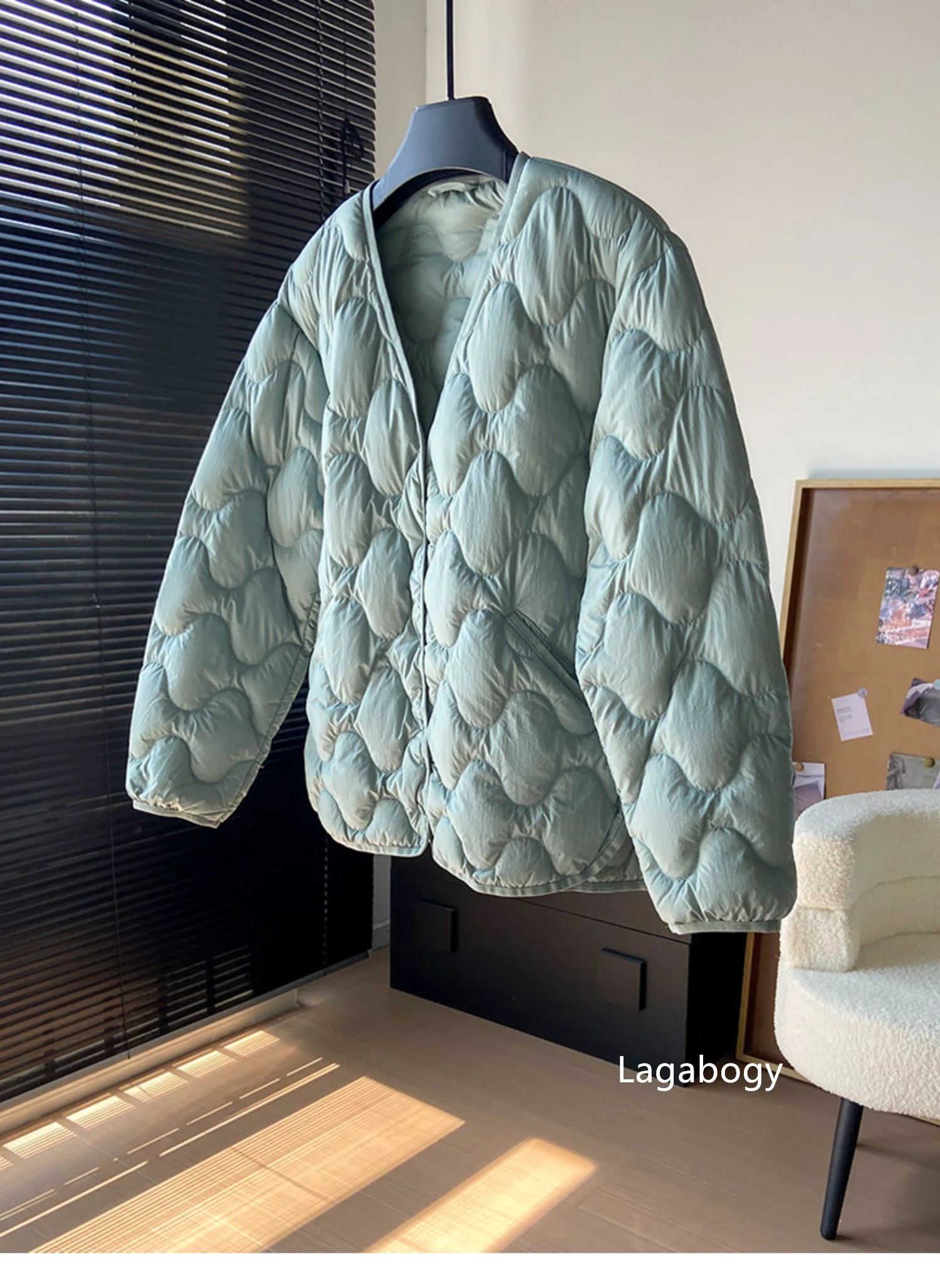 Lagabogy 2025 New Autumn Winter Warm Puffer Coat Women Light Thin 90%White Duck Down Jacket Female Short Single Breasted Outwear