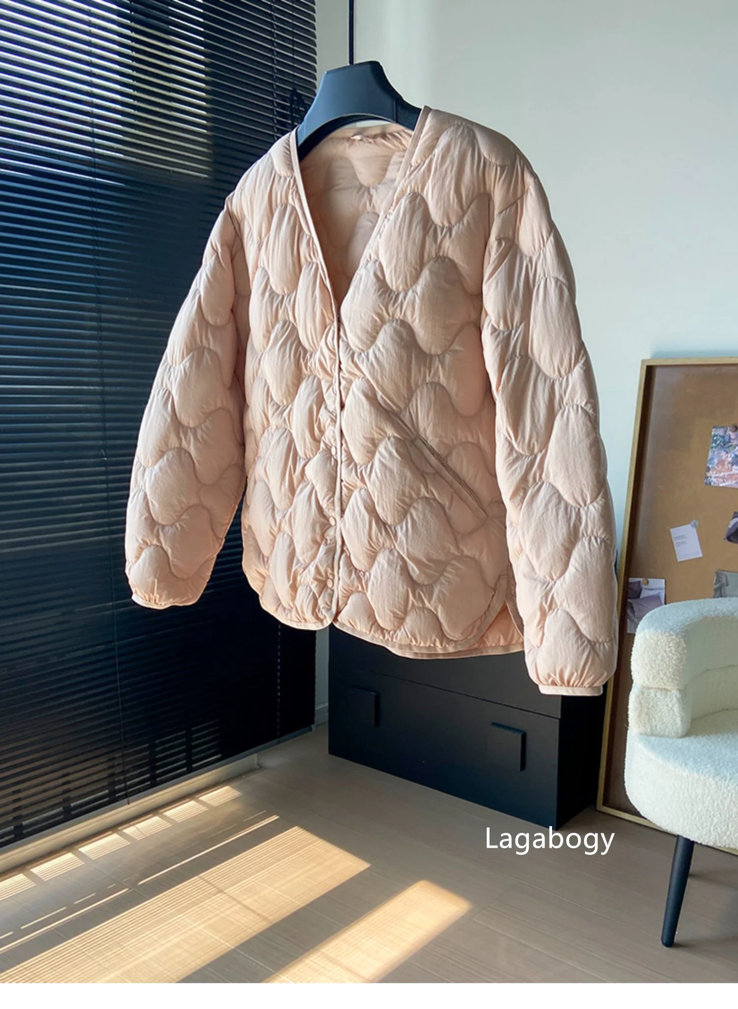 Lagabogy 2025 New Autumn Winter Warm Puffer Coat Women Light Thin 90%White Duck Down Jacket Female Short Single Breasted Outwear
