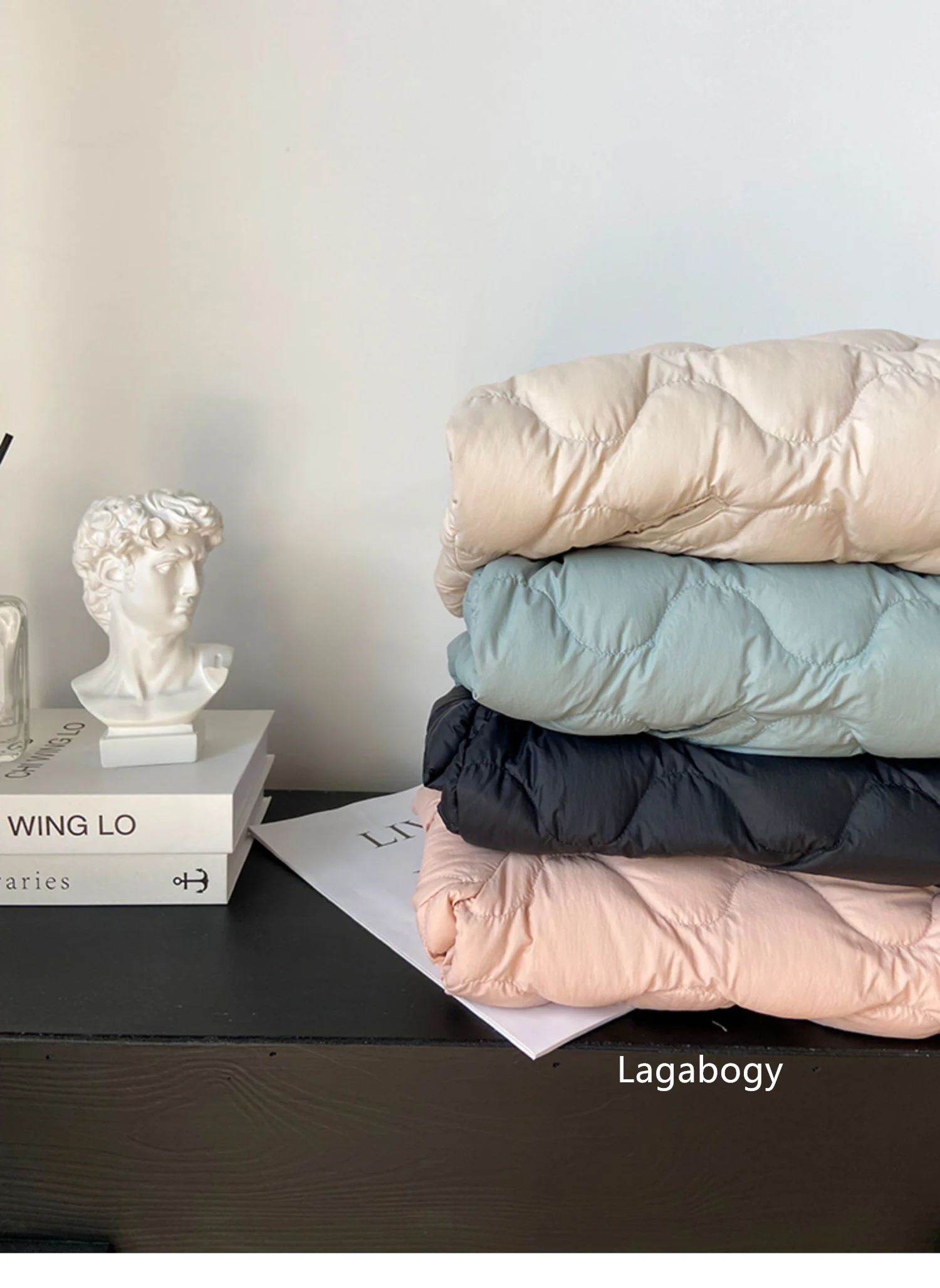 Lagabogy 2025 New Autumn Winter Warm Puffer Coat Women Light Thin 90%White Duck Down Jacket Female Short Single Breasted Outwear