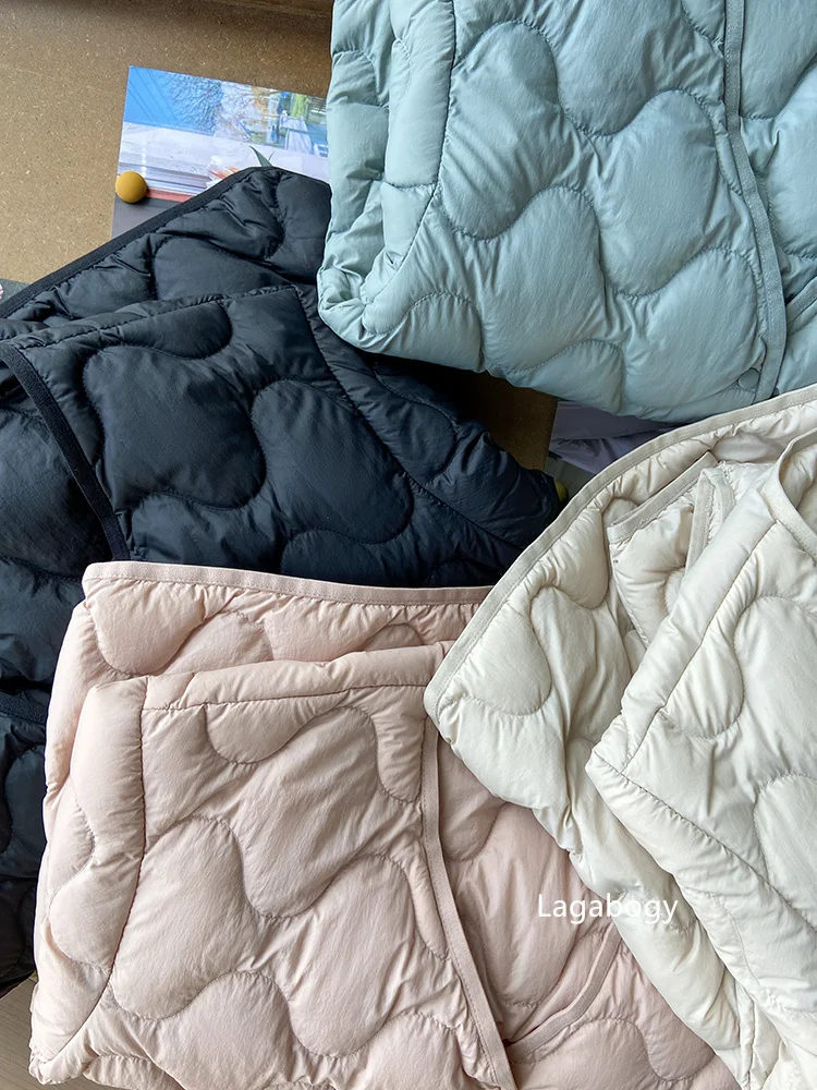 Lagabogy 2025 New Autumn Winter Warm Puffer Coat Women Light Thin 90%White Duck Down Jacket Female Short Single Breasted Outwear
