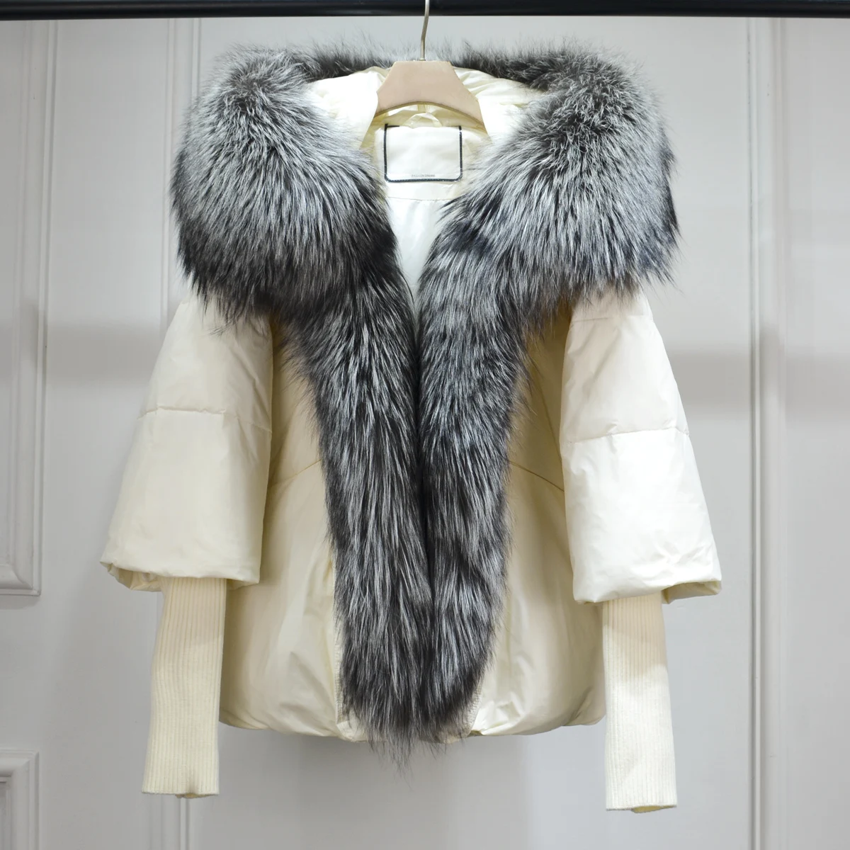 Lagabogy 2025 Winter Women Warm White Duck Down Jacket Loose Hood Puffer Coat Natural Real Fox Fur Collar Thick Luxury Outerwear