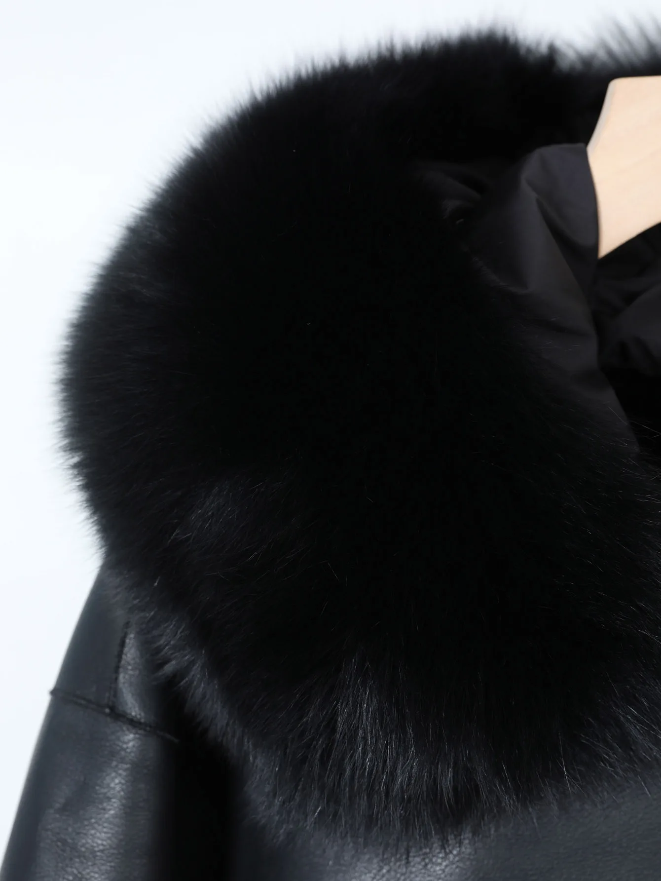 Maomaokong Real Fox Fur Collar Women's Winter Down Jacket Black Soft Faux Leather Fabric Patching Cool Oversized Zipper Fashion