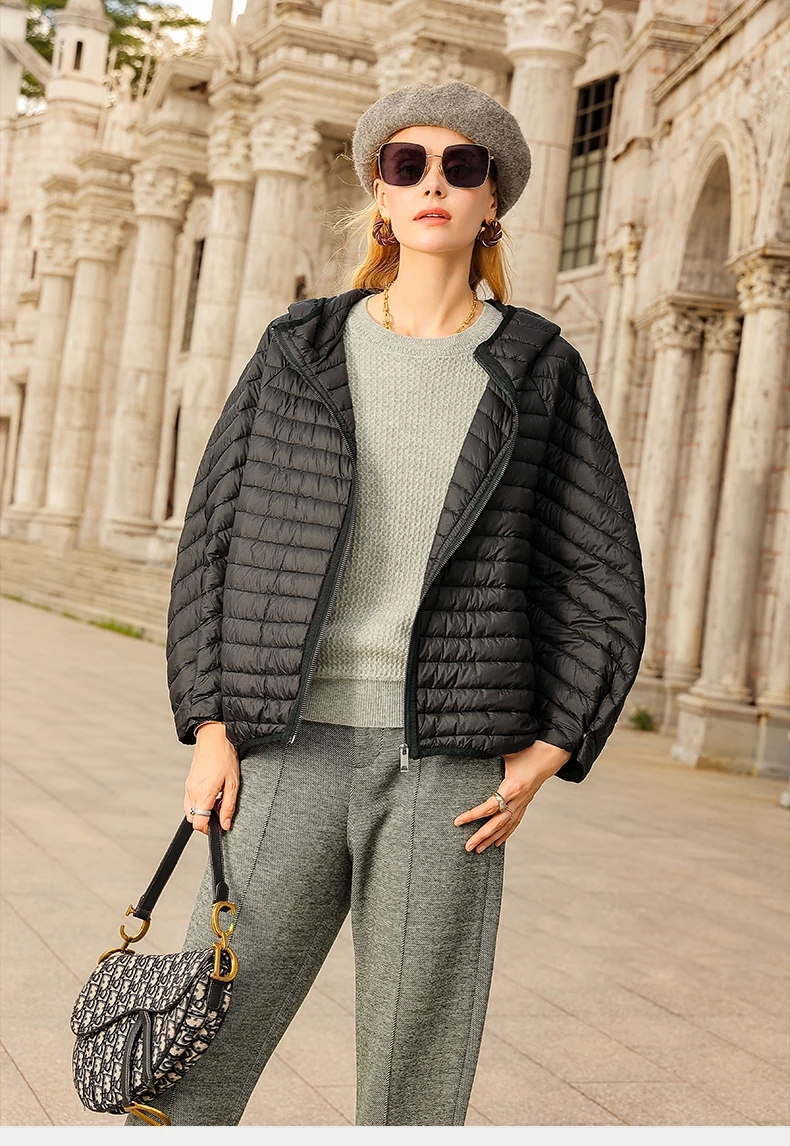 Lagabogy 2025 New Winter Short Puffer Jacket Women Ultra Light 90%White Duck Down Coat Loose Female Feather Parka Hooded Outwear