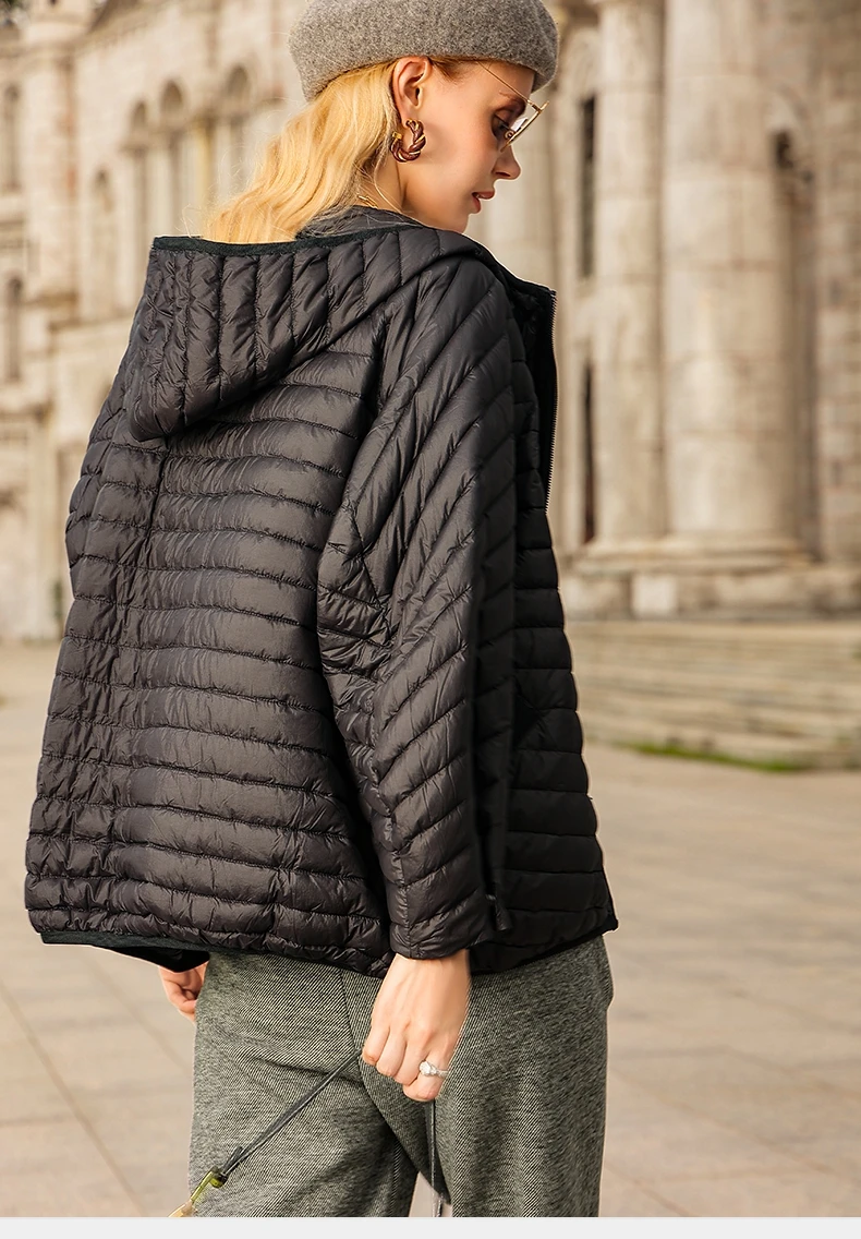 Lagabogy 2025 New Winter Short Puffer Jacket Women Ultra Light 90%White Duck Down Coat Loose Female Feather Parka Hooded Outwear