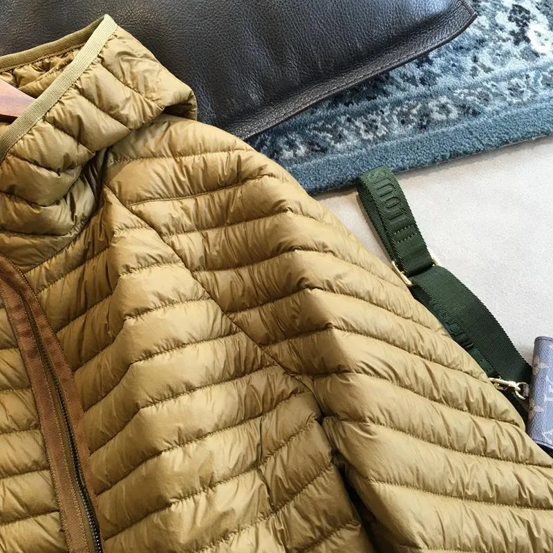 Lagabogy 2025 New Winter Short Puffer Jacket Women Ultra Light 90%White Duck Down Coat Loose Female Feather Parka Hooded Outwear