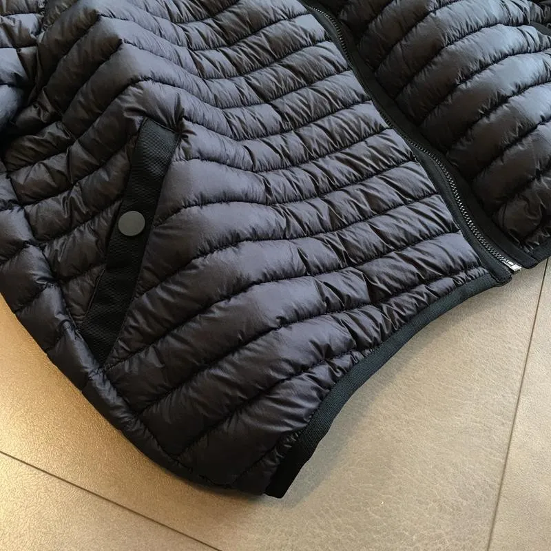 Lagabogy 2025 New Winter Short Puffer Jacket Women Ultra Light 90%White Duck Down Coat Loose Female Feather Parka Hooded Outwear