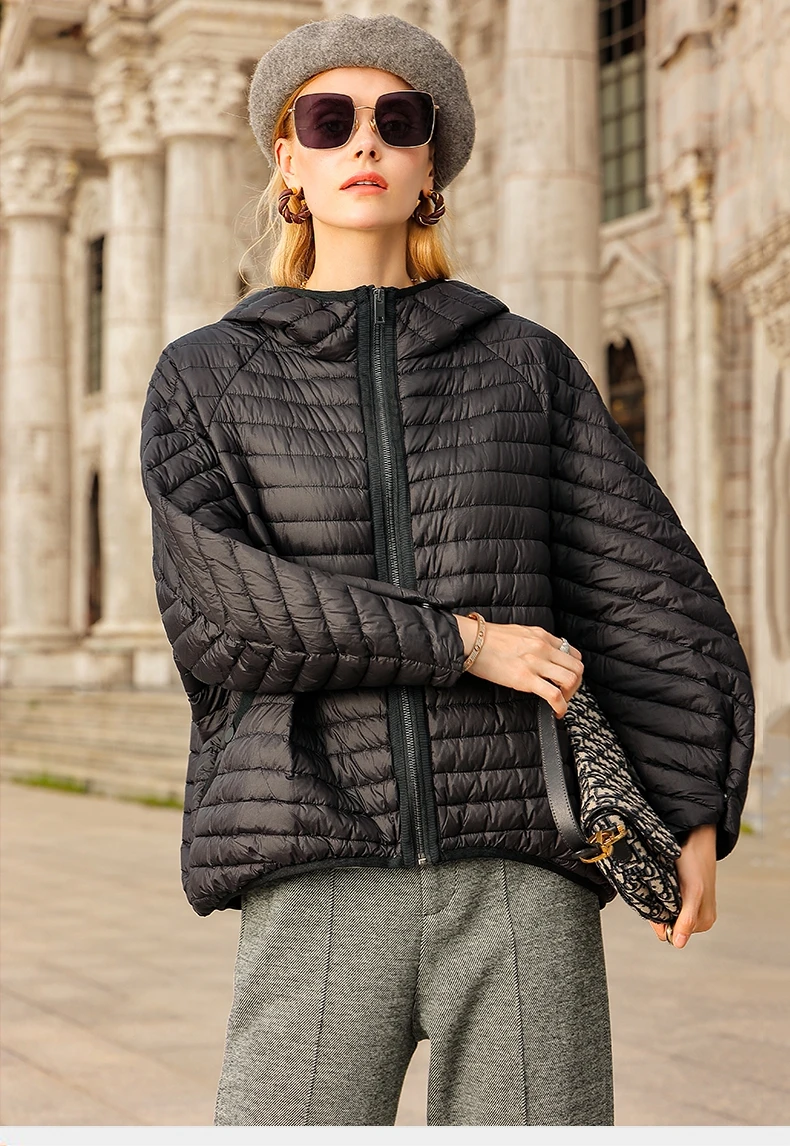 Lagabogy 2025 New Winter Short Puffer Jacket Women Ultra Light 90%White Duck Down Coat Loose Female Feather Parka Hooded Outwear