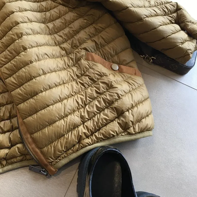 Lagabogy 2025 New Winter Short Puffer Jacket Women Ultra Light 90%White Duck Down Coat Loose Female Feather Parka Hooded Outwear