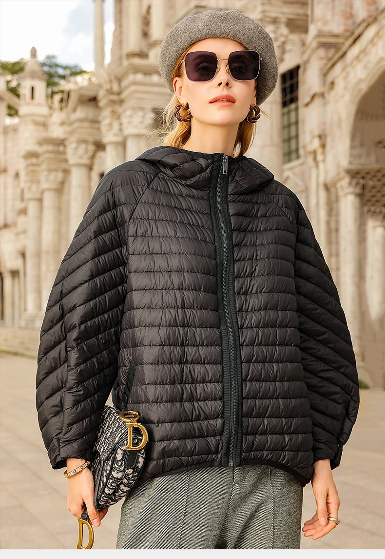 Lagabogy 2025 New Winter Short Puffer Jacket Women Ultra Light 90%White Duck Down Coat Loose Female Feather Parka Hooded Outwear