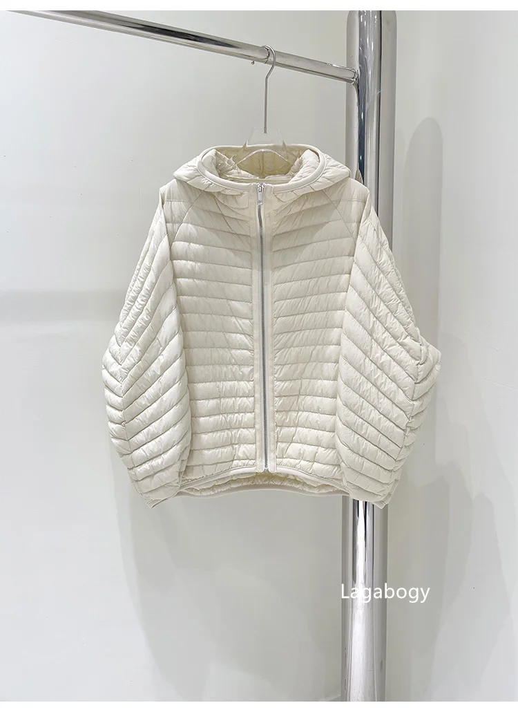 Lagabogy 2025 New Winter Short Puffer Jacket Women Ultra Light 90%White Duck Down Coat Loose Female Parka Hooded Thin Outwear