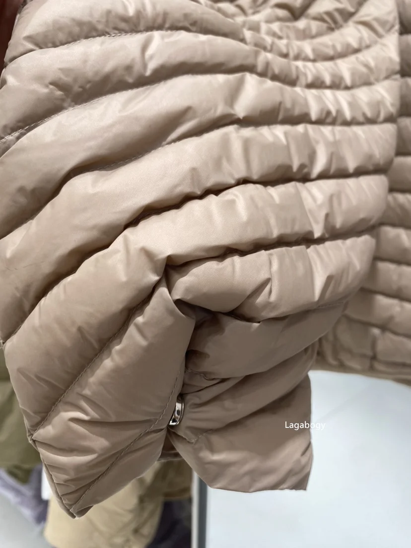 Lagabogy 2026 Winter Vintage Women Oversized Hood Puffer Jacket Female Casual Ultra Light Lantern Sleeve 90%White Duck Down Coat