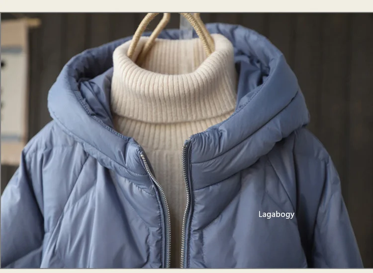 Lagabogy 2025 New Winter Women 90% White Duck Down Jacket Casual Loose Fashion Outwear Hooded Puffer Coat Short Light Warm Parka