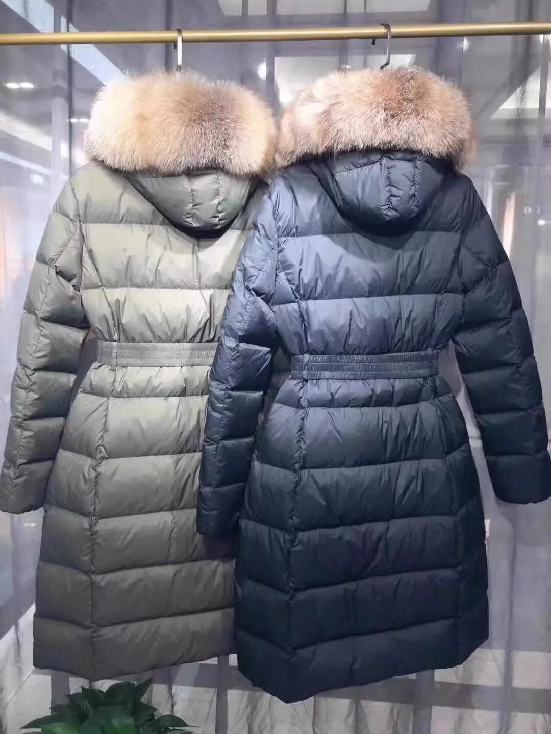 2024 Winter Fashion Down jacket Women Short Thickened Slim fit Waist Hugging Fox Big Fur Collar Hood White Duck