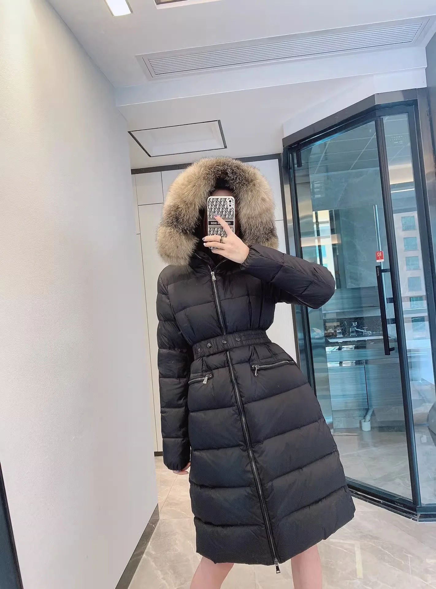 2024 Winter Fashion Down jacket Women Short Thickened Slim fit Waist Hugging Fox Big Fur Collar Hood White Duck