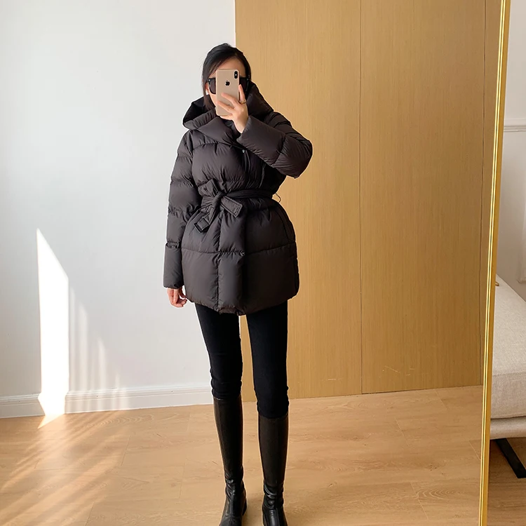 Lagabogy 2025 New Winter Women Hooded Thick Loose 90% White Duck Down Jacket Female Elegant Lightweight Puffer Coat With Belt