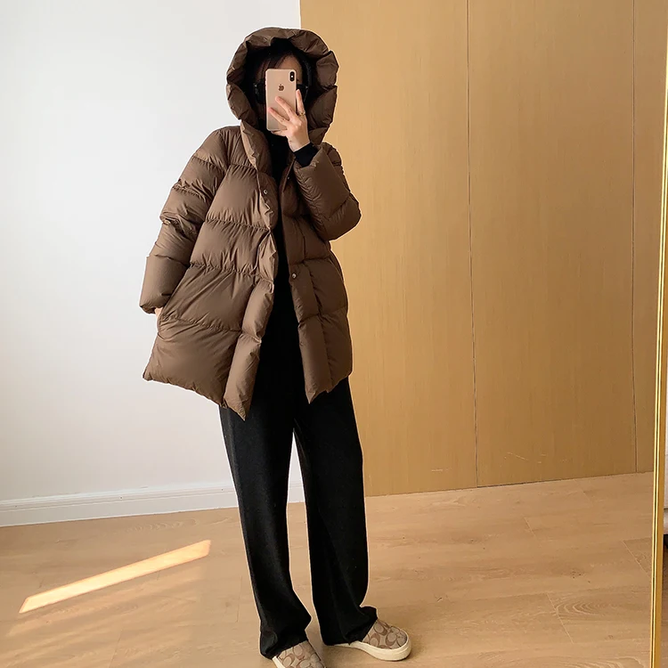 Lagabogy 2025 New Winter Women Hooded Thick Loose 90% White Duck Down Jacket Female Elegant Lightweight Puffer Coat With Belt